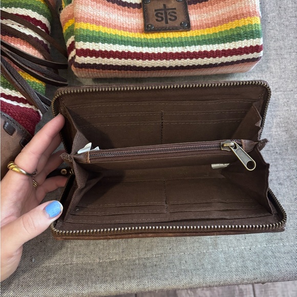 STS Ranchwear Striped Shoulder Bag - Burgundy and Tan - Picture 5 of 6